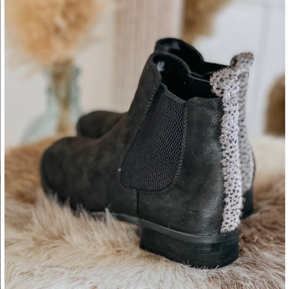 Shoes - Wild Oak Boutique Blake Very G Booties